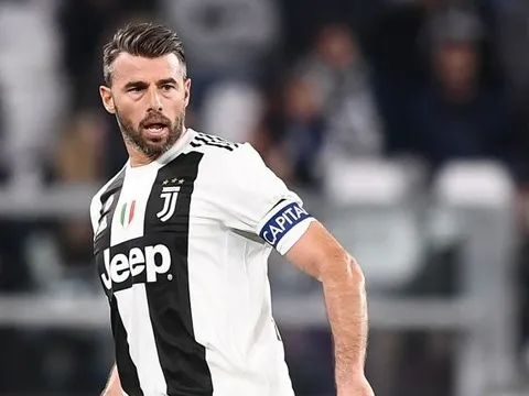 Andrea Barzagli chia tay Juventus: Tạm biệt 'The Wall"