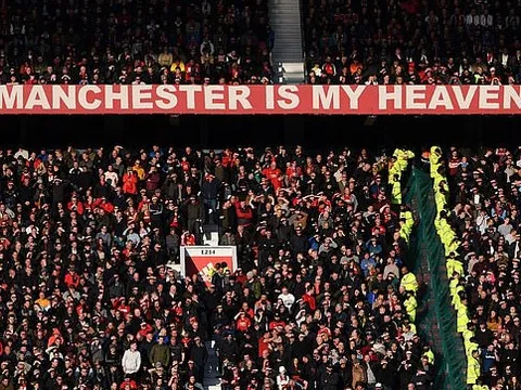 Bất chấp thảm họa, Man Utd vẫn bán sạch vé mùa tới