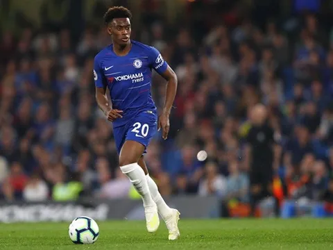 Bayern quan tâm đến Odoi, Sarri có nên để "tương lai" đội bóng ra đi?