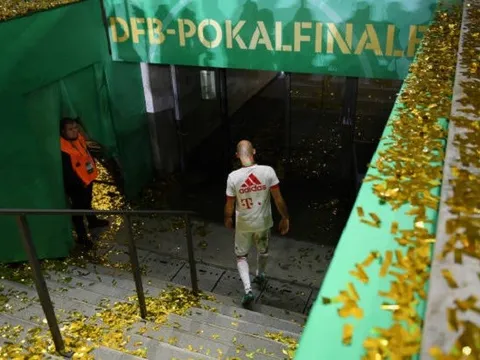 Bayern vô địch, chỉ mình công thần này lầm lũi đi vào đường hầm