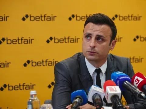 Berbatov: "Ký 2 cầu thủ đó, Man Utd sẽ giải quyết vấn đề"