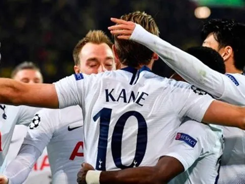 Thủng lưới 4 bàn, thủ môn Dortmund nói điều bất ngờ về Harry Kane