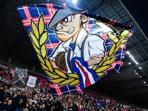 Bị "đối xử như tội phạm" và đây là cách CĐV PSG đáp trả Chelsea