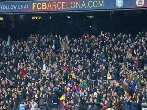 Bị fan Barca dồn đến bước đường cùng, "tội đồ" liệu có tìm đường đào thoát?