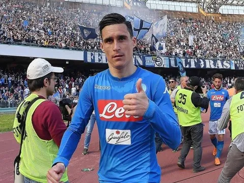 Bị Maurizio Sarri “dụ dỗ”, sao Napoli đã có câu trả lời