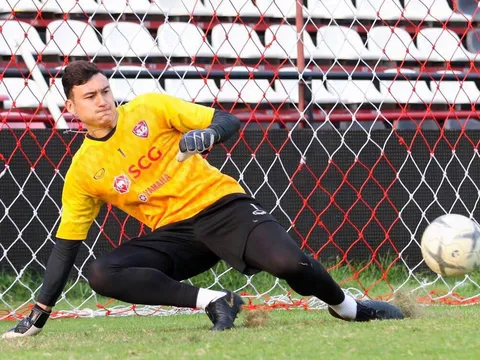 Bị "Messi Lào" khuất phục, Văn Lâm cùng Muangthong nhận thất bại cay đắng