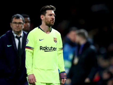 Bị Smalling "uýnh chảy máu cam", Messi nói 1 điều bất ngờ
