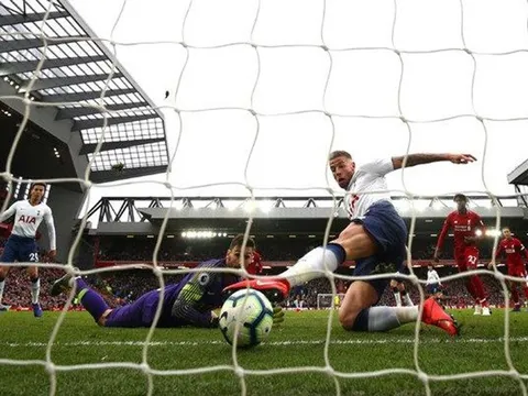 "Biếu" 3 điểm cho Liverpool, Lloris lọt tốp thủ môn "thảm họa" của Premier League