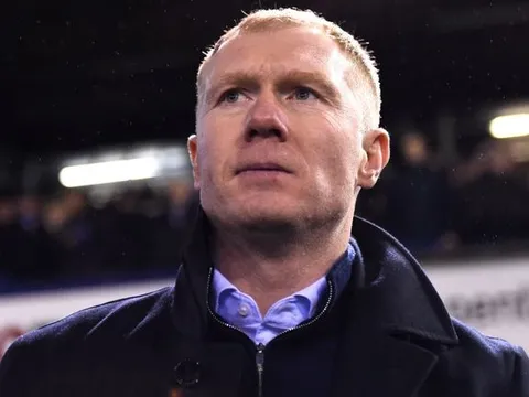 BLĐ Oldham thất vọng vì lối hành xử khó tin của Paul Scholes