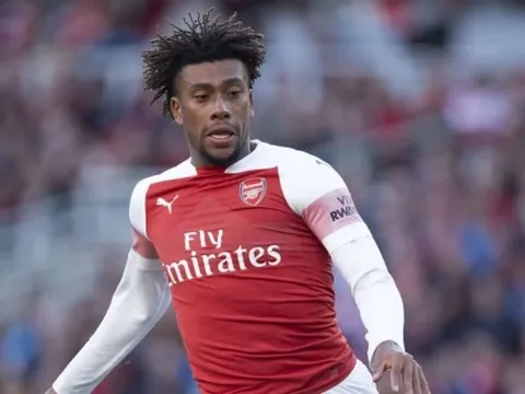 Bộ ba Arsenal và ca sĩ người Nigeria cùng nhau ngồi "chém gió" vào ngày "Cá tháng tư"