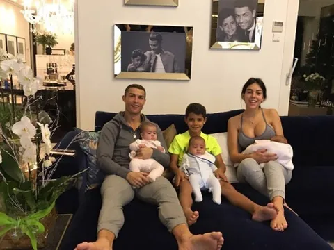 Bồ dính bầu ngoài ý muốn, Ronaldo sắp làm bố lần thứ 5