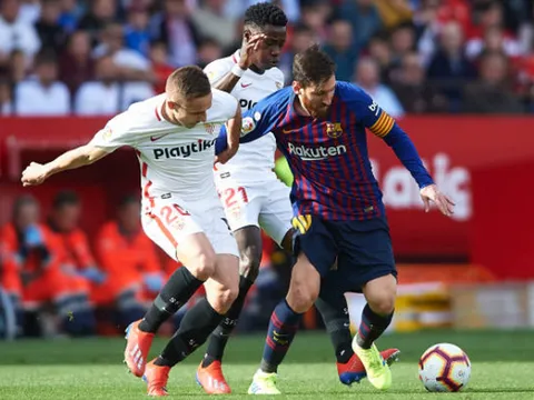 Bỏ lỡ cơ hội mười mươi, 'thanh niên số hưởng' được Messi an ủi bằng món quà quý giá