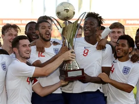 Bảo vệ ngôi vương, Tam Sư triệu tập 6 tài năng trẻ của Chelsea và Arsenal