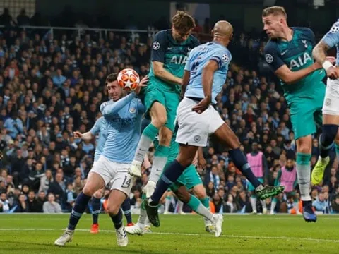 Alan Shearer: "Bóng chắc chắn đã chạm tay Llorente rồi mới đến hông"