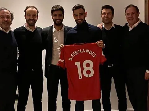 Bruno Fernandes chọn số áo huyền thoại ở Manchester United?