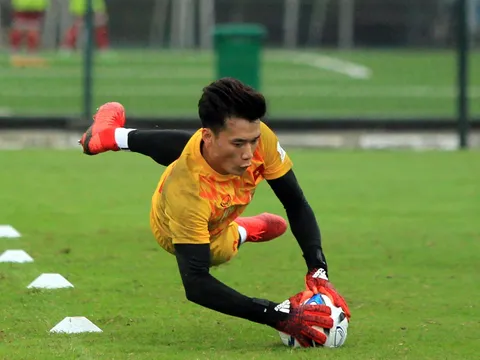 "Mài đũng quần" trên ghế dự bị, Bùi Tiến Dũng khó giữ suất bắt chính tại SEA Games 30?