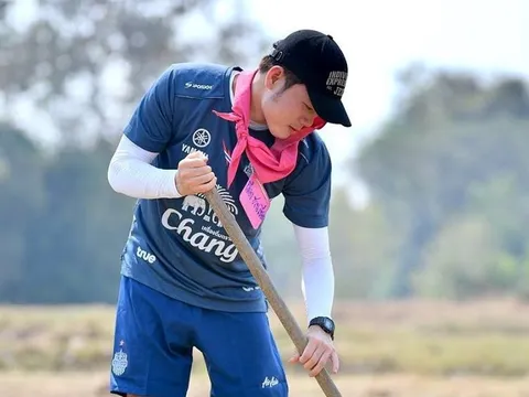 Buriram trấn an CĐV khi Xuân Trường bắt cá dưới trời nắng