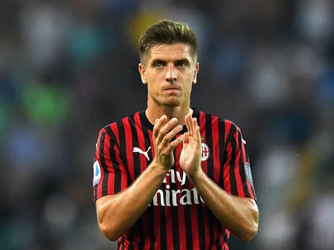 Mục tiêu của Tottenham, M.U bất ngờ đến Đức kiểm tra y tế