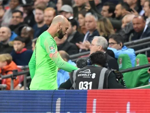 Caballero phản ứng không thể tin nổi khi Kepa không chịu thay người