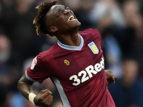 Cái tên thay thế Giroud gặp chấn thương trong giai đoạn nước rút của mùa giải