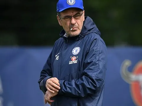 Căng như dây đàn! Không phải Pep, Sarri mới đang trên đường đến Turin