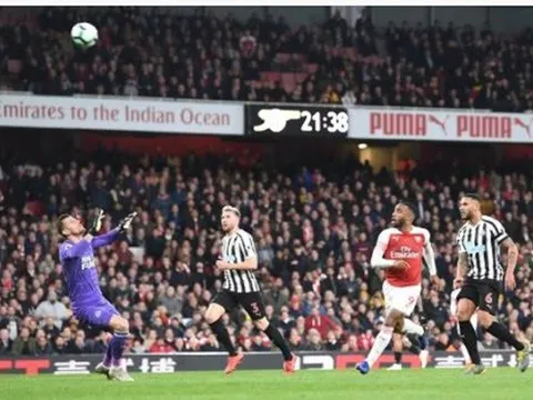 Lacazette hóa "thánh" lốp, Arsenal biến Tottenham thành "chú Tư" sau vòng 32