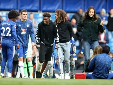 Hình ảnh gây sốc của Hudson-Odoi sau trận đấu giữa Chelsea và Watford