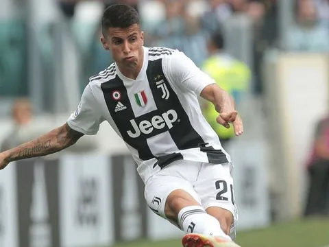 Thay Valencia, Man Utd bất ngờ nhắm mua sao Juventus