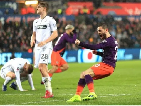 Aguero lên tiếng, Man City ngược dòng siêu kịch tính trước Swansea