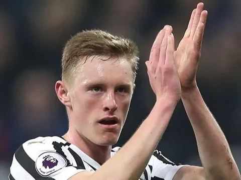 Fan Man Utd 'cạn lời' khi đội nhà chiêu mộ sao trẻ người Anh