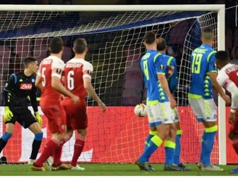 Lacazette lập siêu phẩm, Arsenal hạ "knock-out" Napoli trên đất Ý