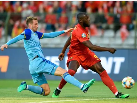 Lukaku được "tặng" bàn thắng dễ không tưởng trước Kazakhstan