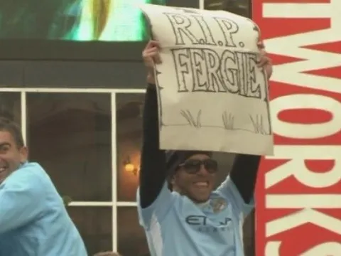 Carlos Tevez gia nhập Man Utd là điều khó chấp nhận nhất!