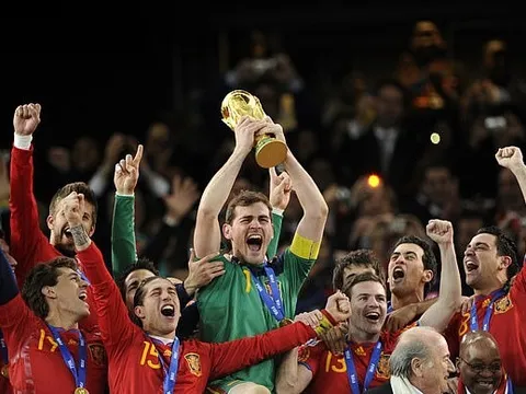 Casillas nhập viện, tất cả cùng cầu nguyện cho anh