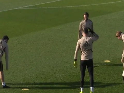 Vì lý do khó tin, Ramos "hành động trẻ con" với Vazquez suốt buổi tập