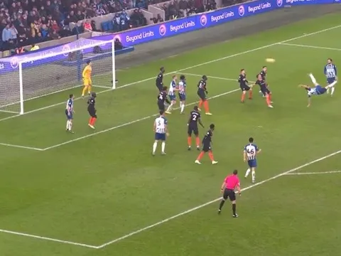 Xé lưới Chelsea, sao Châu Á nhận giải thưởng đầy tự hào