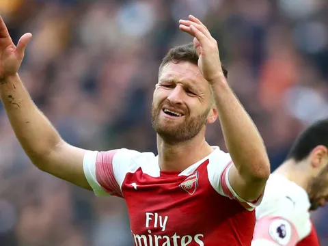 "Cậu ấy đúng là gánh nặng của Arsenal"