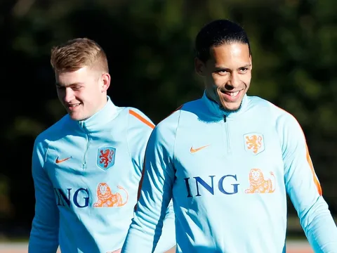 'Cậu bé vàng' 2018 đã hỏi Van Dijk về Liverpool