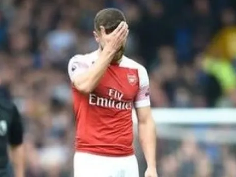 "Cầu thủ Arsenal đó sắp không thể cứu vãn"
