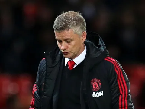 Đấu Arsenal, sao Championship bất ngờ nhục mạ Man United