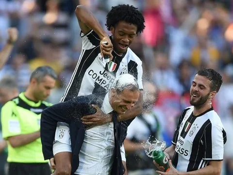 Cầu thủ Juventus bật khóc sau khi nghe tin Max Allegri ra đi