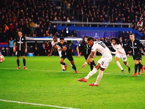 Cầu thủ PSG bật khóc ngay trước khi Rashford sút tung lưới Buffon