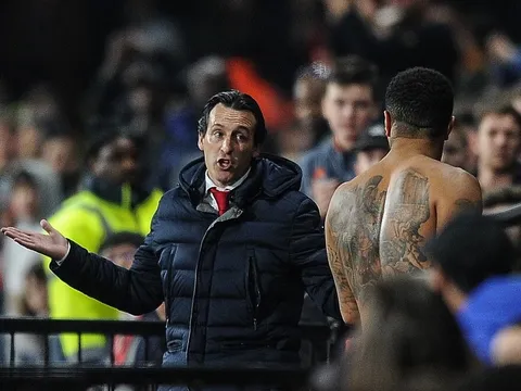 Cay cú, tiền đạo Watford chửi Emery "không trượt phát nào"