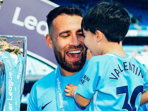 Những khoảng khắc ấm lòng nhân ngày của cha từ dàn sao Man City