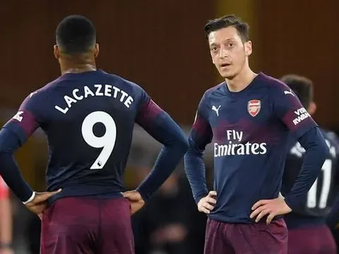 CĐV Arsenal nổi cơn thịnh nộ: "Bán của nợ bỏ đi đó ngay lập tức"