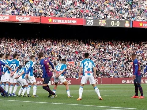 CĐV Barca trầm trồ: Messi đã tạo nên định nghĩa sút phạt mới!