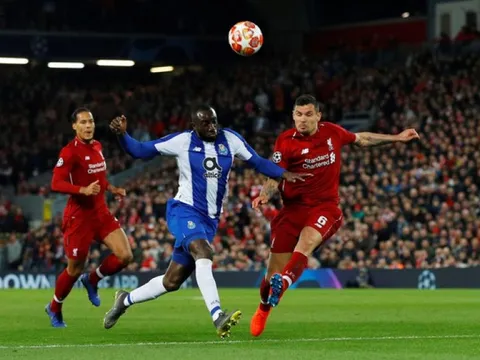 CĐV Liverpool chỉ trích cay nghiệt 'hậu vệ hay nhất thế giới là 100% thảm họa'