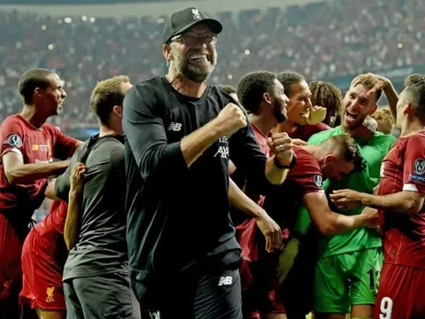 CĐV Liverpool: "Không, hãy giữ cậu ấy lại, người xuất sắc thứ hai thế giới!"