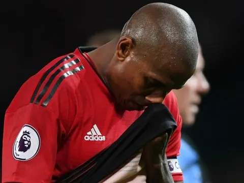 CĐV Man Utd: "Làm ơn về lại Aston Villa đi"