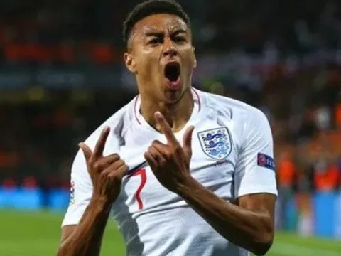 CĐV Man Utd: "Tăng lương cho cậu ta ư? Hèn chi đội cứ đi xuống"